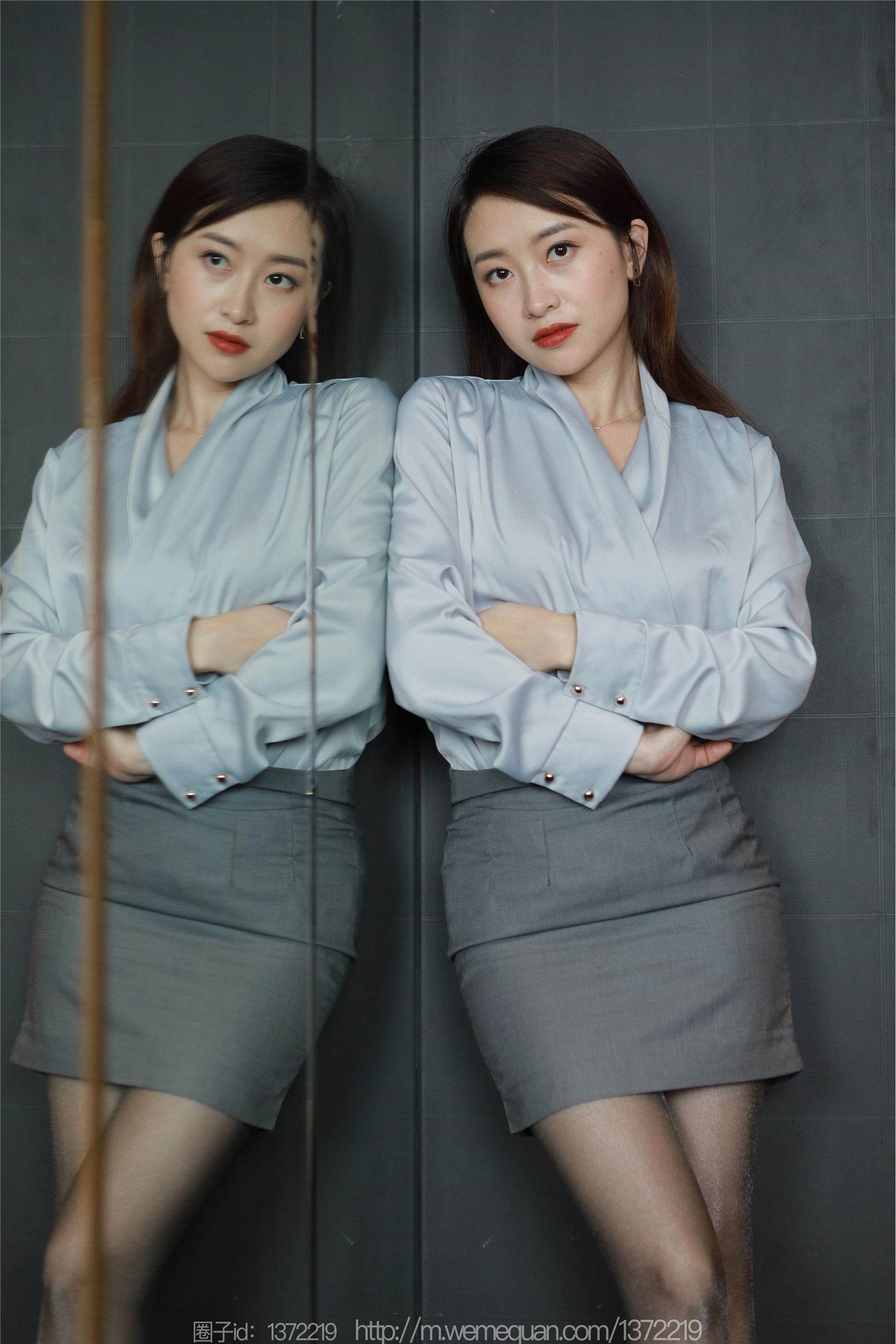 IESS异思趣向  2023.03.08 丝享家 1384 小婕《灰裙亮丝》